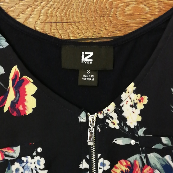 Iz byer floral tank blouse - Picture 2 of 4